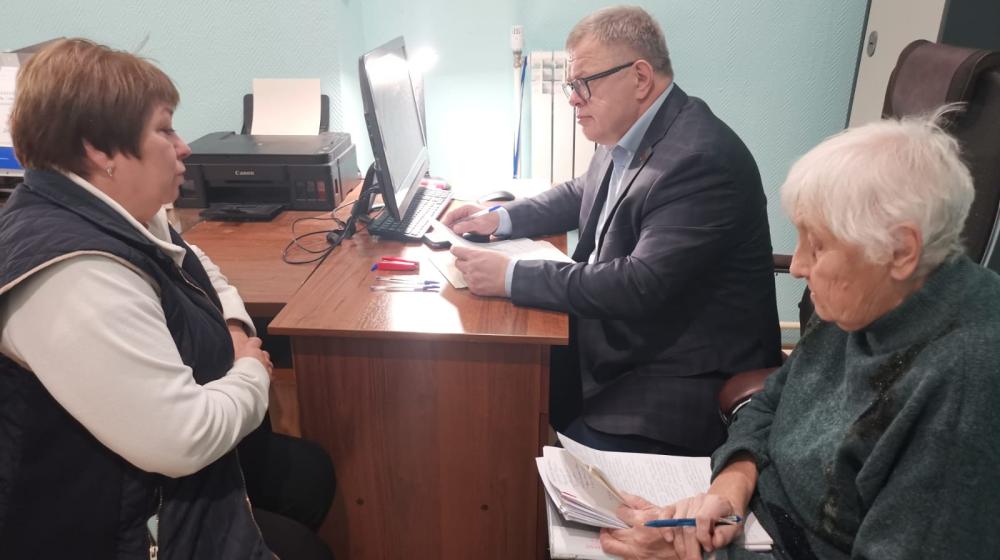 Московская область. Руководитель фракции КПРФ Александр Наумов провёл приём граждан в Озёрах