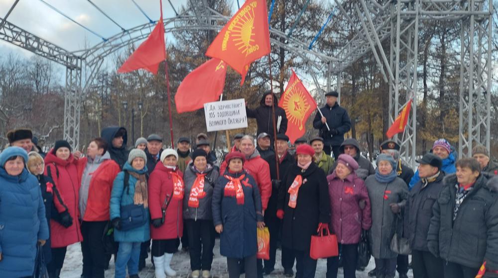 В Мурманске и Мурманской области состоялись митинги, организованные КПРФ, в честь 105-й годовщины Великой Октябрьской социалистической революции
