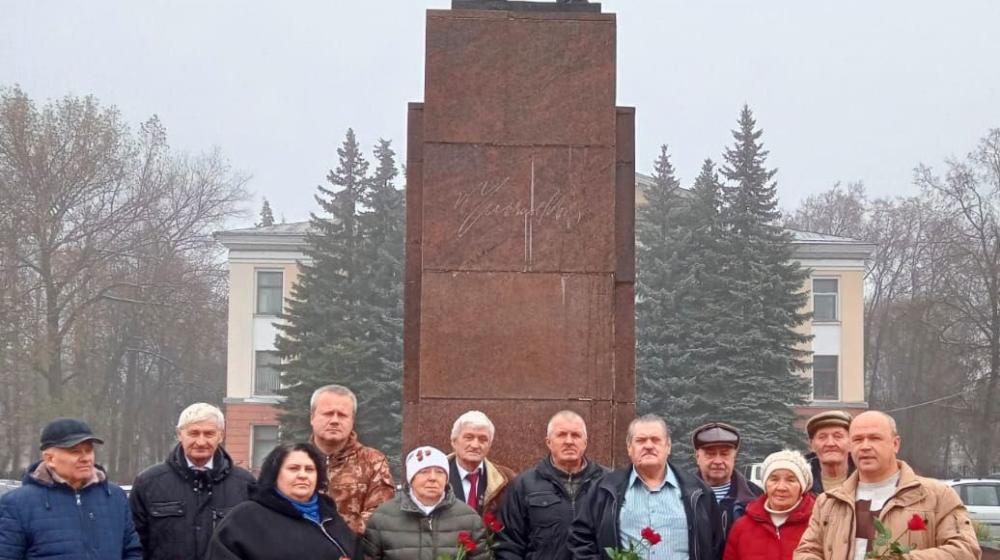 Коммунисты Брянщины отметили 105-ю годовщину Великого Октября