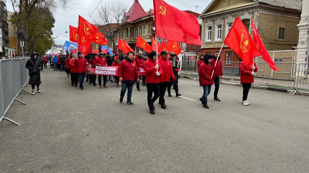 Самарский комсомол на параде памяти
