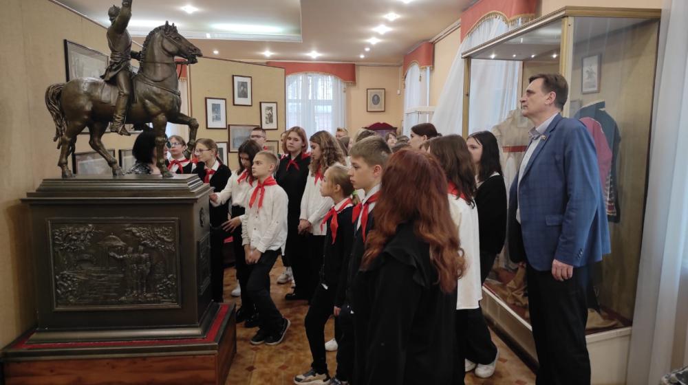 В Орле открылась выставка, посвященная 100-летию Всесоюзной пионерской организации