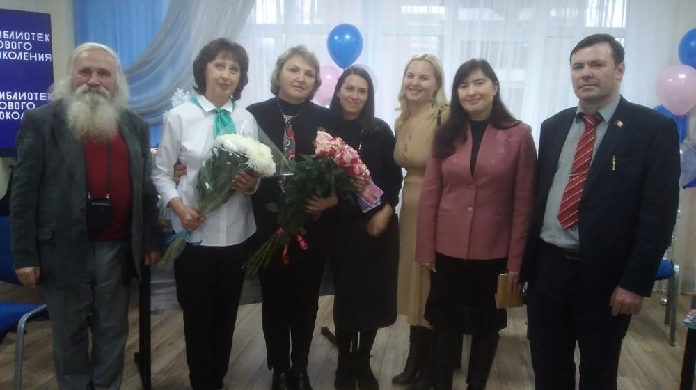 Рязань. Депутаты-коммунисты поздравили коллектив библиотеки