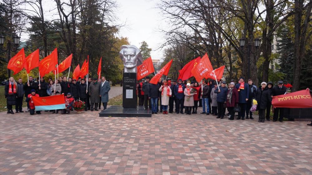 Ставропольские коммунисты и комсомольцы отпраздновали 105-летие Великого Октября