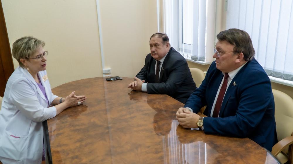 Н.Н. Иванов посетил «Курский областной перинатальный центр» и  вручил медали ЦК КПРФ в ознаменование 100-летия образования СССР