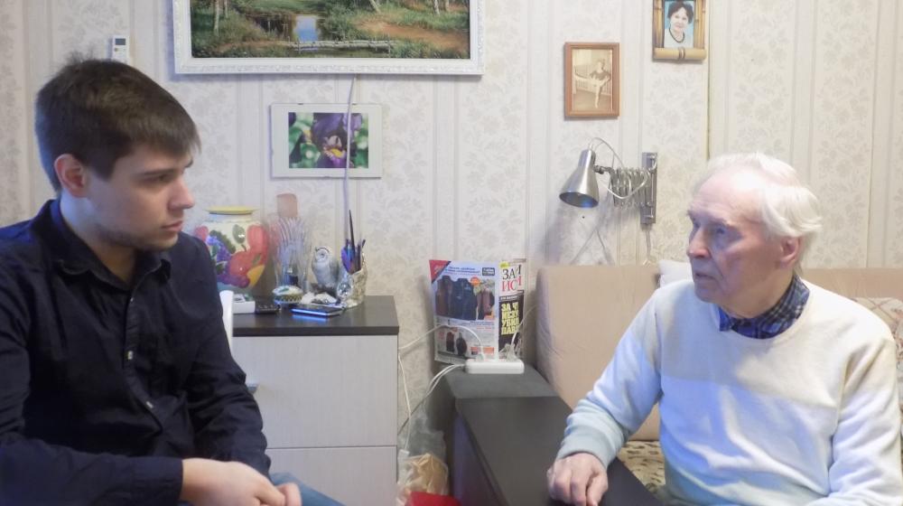 По поручению депутата Госдумы Сергея Гаврилова воронежские комсомольцы поздравили ветеранов с юбилеем Великой Октябрьской социалистической революции