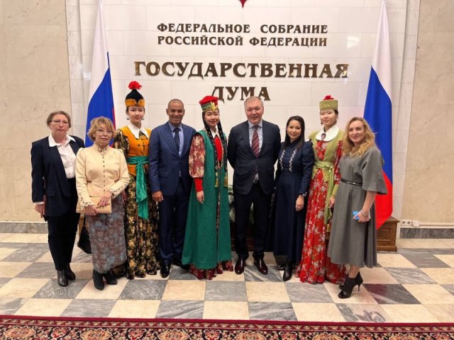 Леонид Калашников открыл выставку лучших работ детей российских соотечественников «Национальный костюм в фольклоре народов России»