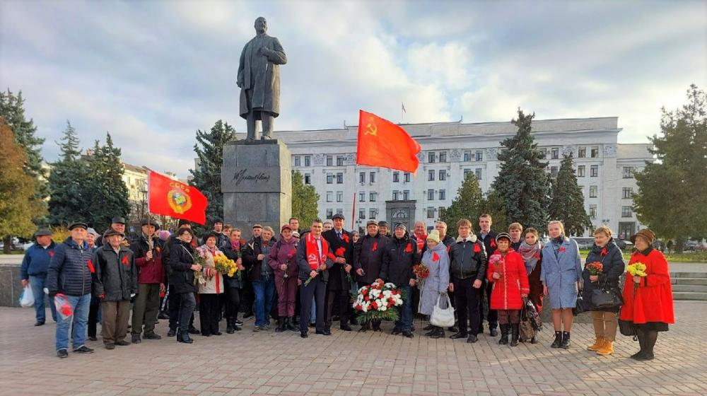 День Великого Октября в Луганске