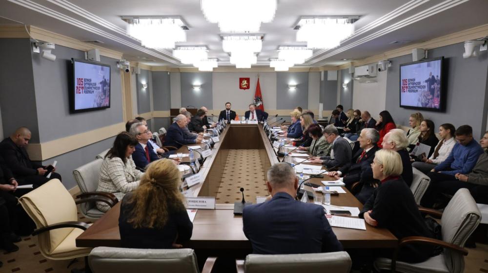 Фракция КПРФ в Мосгордуме провела круглый стол, посвященный 105-летию Октябрьской революции и 100-летию основания СССР