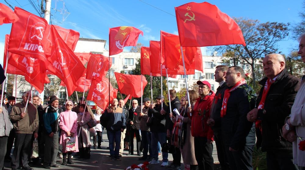 Республика Крым. Праздничный митинг в честь Великого Октября