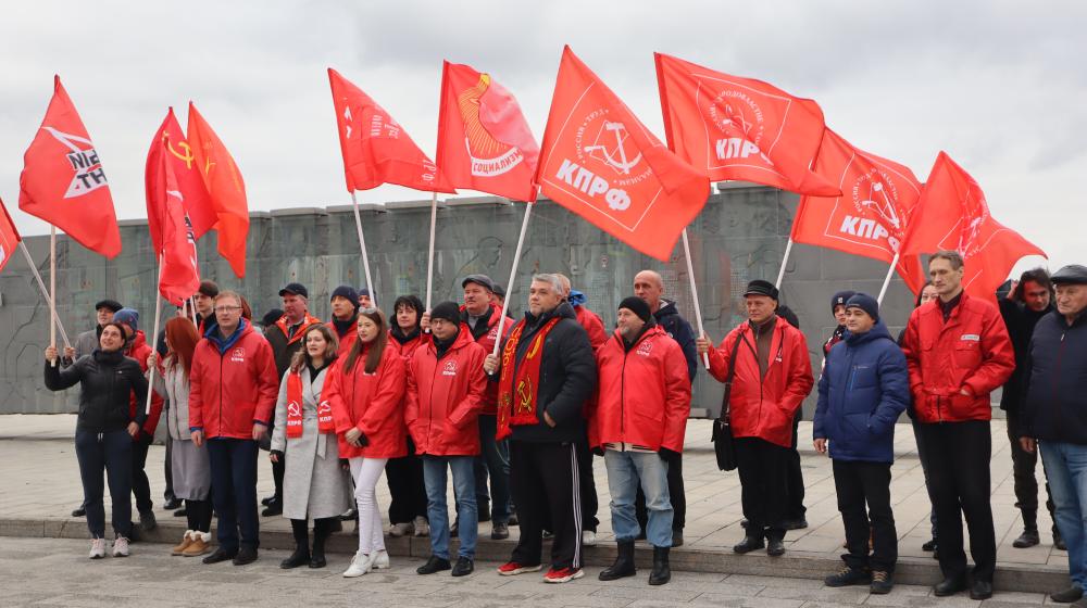 Пенза. Красный автопробег в канун Великого Октября