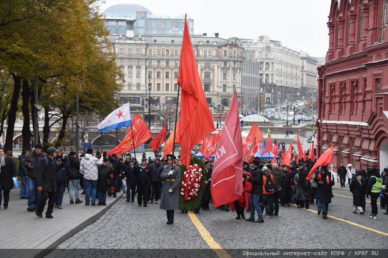 Состоялось возложение венков и цветов к Мавзолею В.И. Ленина
