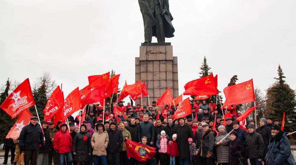 В Ульяновске прошел митинг в честь 105-летия Октябрьской революции