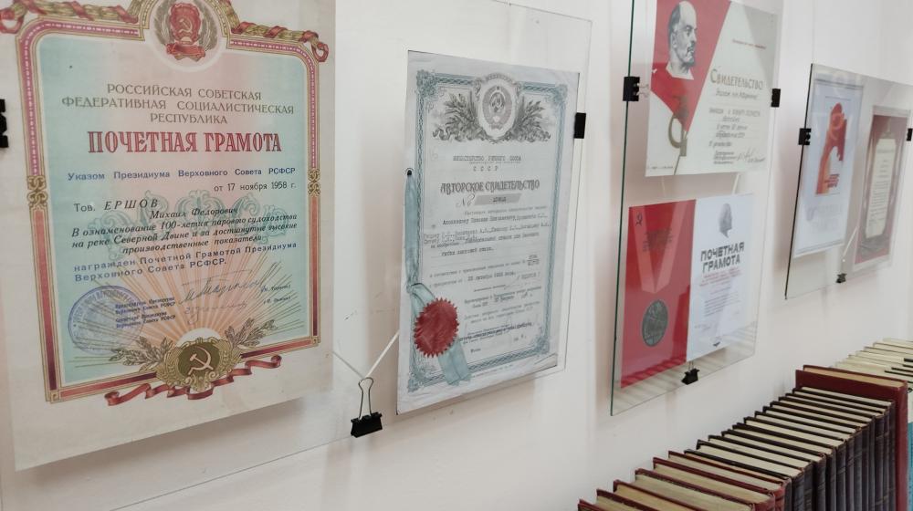 Архангельская область. В Котласе открыли выставку к 100-летию СССР "Серп и молот"