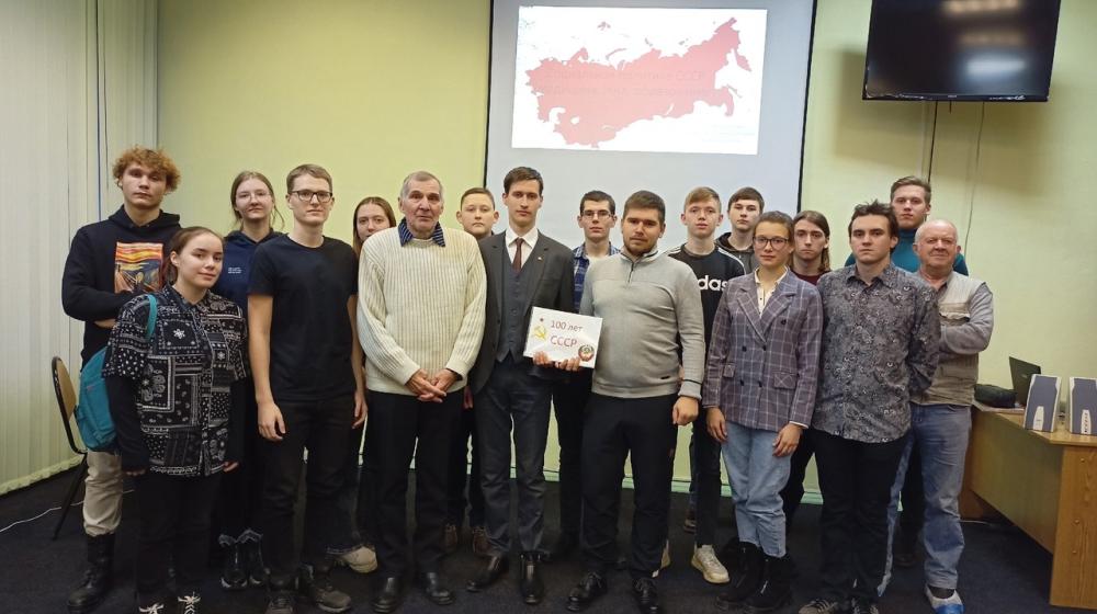Подмосковные коммунисты проводят автопробеги и праздничные мероприятия к 100-летию СССР