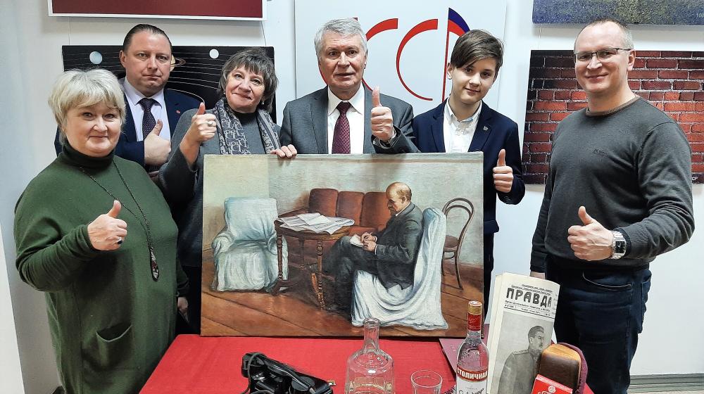 Костромские коммунисты приняли участие в открытии выставки, посвященной 100-летию СССР
