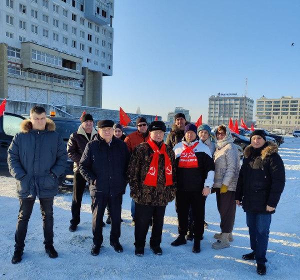 Калининградские коммунисты провели автопробег в честь 100-летия создания СССР
