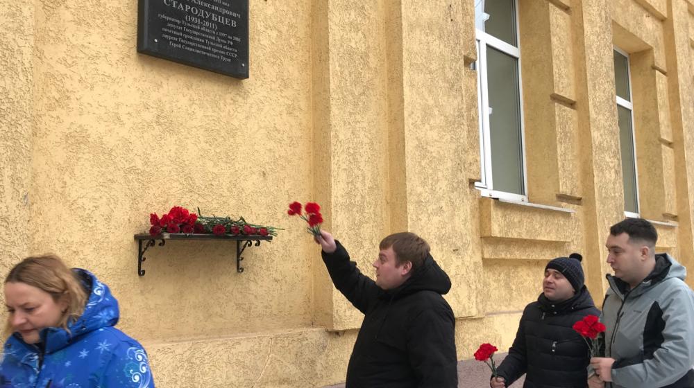 Тульские коммунисты почтили память своего знаменитого земляка Василия Стародубцева