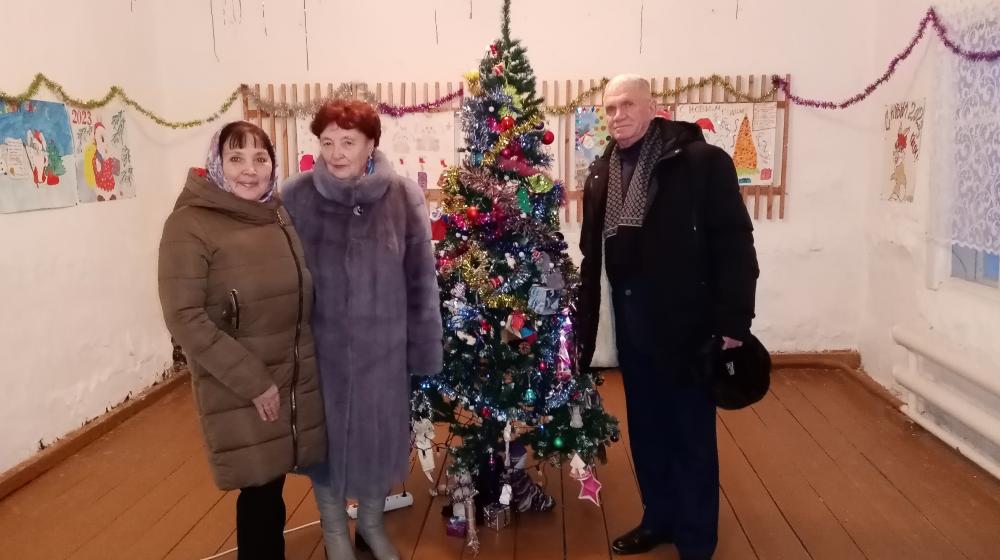 Тюменская область. Депутат-коммунист Тамара Казанцева подарила новогодний праздник жителям Вагайского Заболотья