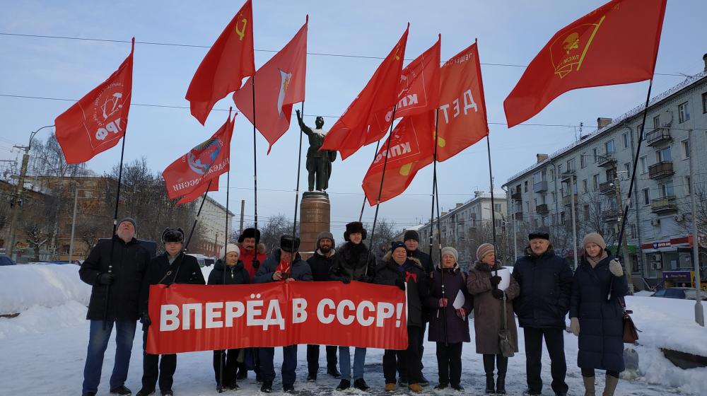 "Вперёд, в СССР". В Кирове прошел пикет в честь столетия советской державы