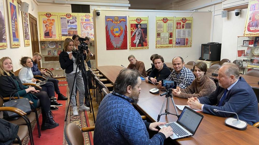«Коммерсант»: Сергей Обухов  пообещал помочь бастующим курьерам «Яндекс.Еды»