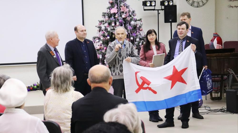 Рязань. Депутаты-коммунисты поздравили ветеранов с наступающим Новым годом