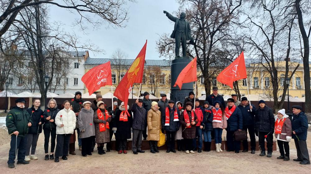 Калуга. Возложения цветов к памятникам В.И.Ленина