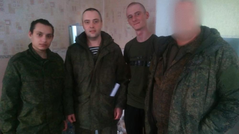 Лидер донецких комсомольцев Вадим Попков встретился с вернувшимися из плена российскими воинами