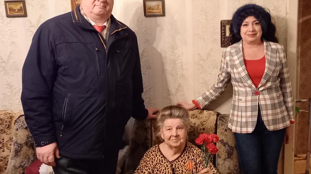 Калуга. Награждение ветеранов-педагогов,   трудившихся на благо СССР и советского народа