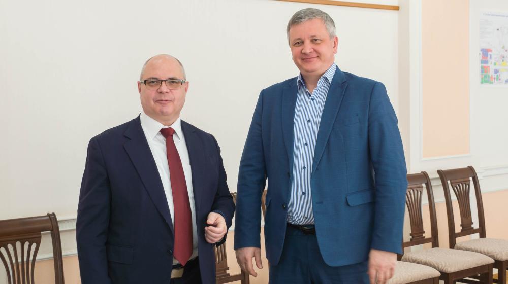 Депутат Госдумы Сергей Гаврилов обсудил перспективы развития Воронежского авиазавода с его директором Станиславом Гретченко