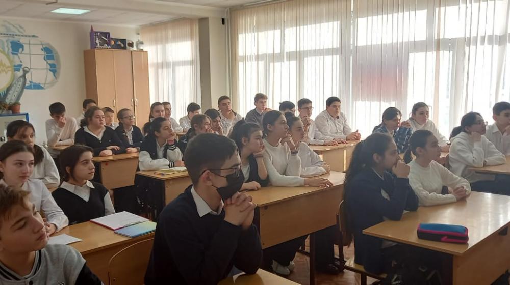 Кабардино-Балкарская Республика. Активисты КПРФ и женского движения на школьных мероприятиях рассказывают о дружбе народов в СССР