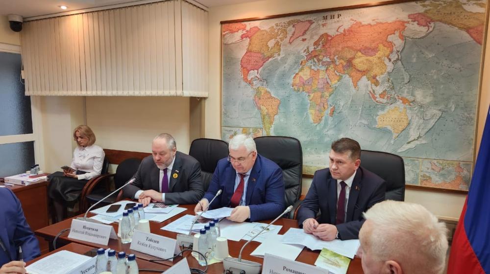 Казбек Тайсаев провёл Круглый стол в Госдуме