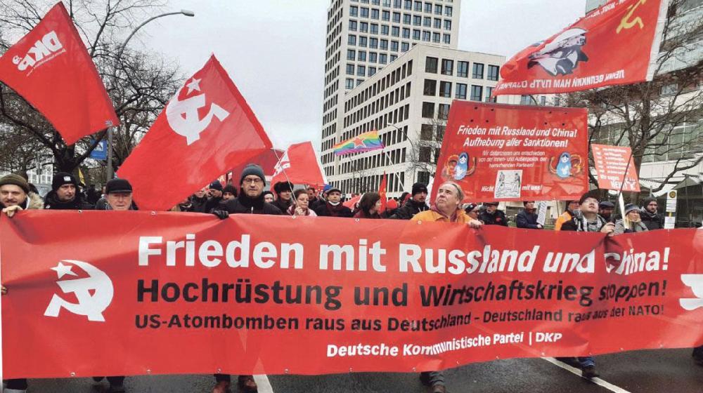 Тысячи  митингующих  в  Берлине  против  поставок вооружений  НАТО  и  экономической  войны