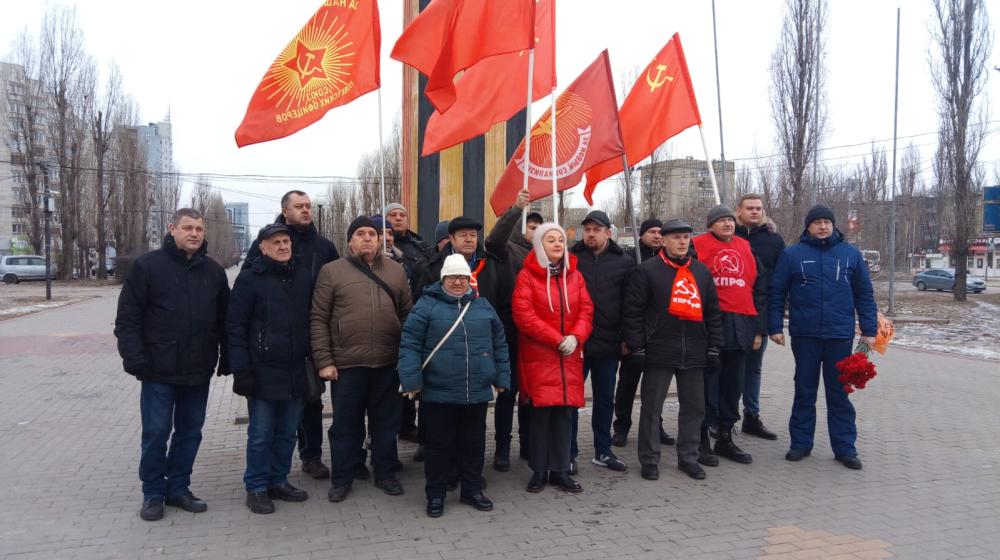 В Воронеже прошел автопробег, приуроченный к 80-летию со дня освобождения города