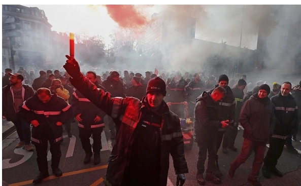 Во Франции прошла масштабная забастовка против пенсионной реформы
