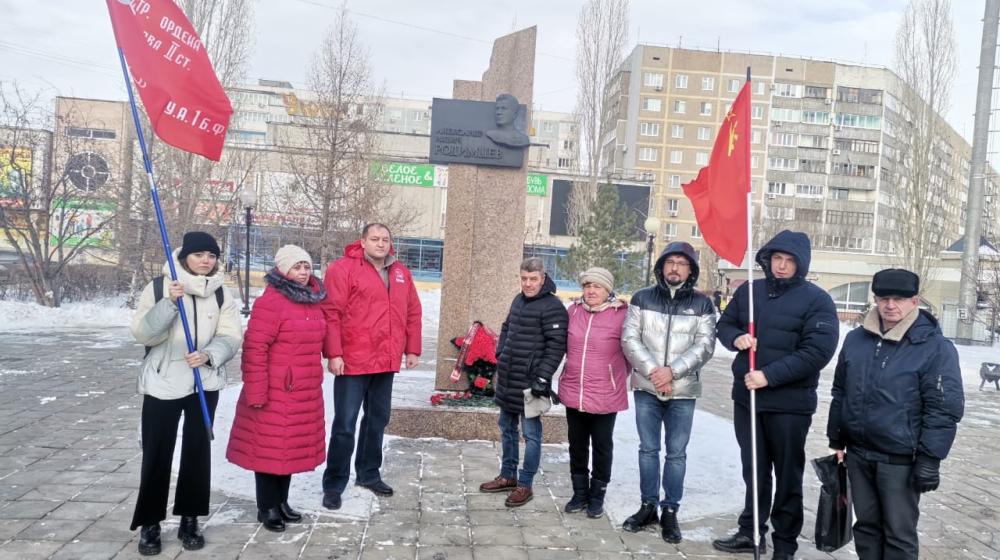 Коммунисты в Оренбургской области почтили память земляка, Героя Сталинградской битвы