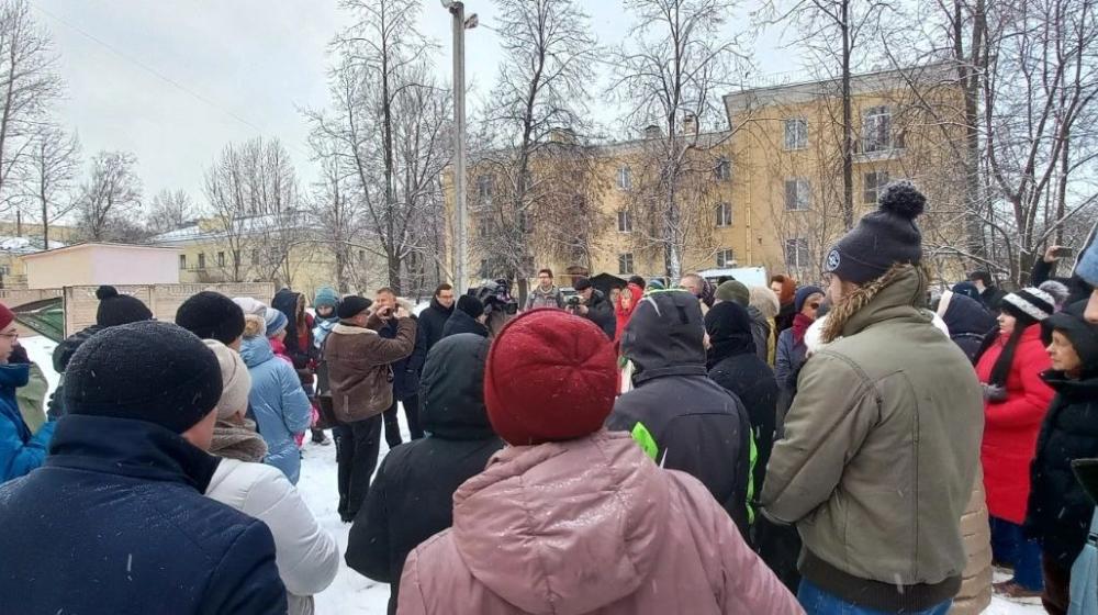 Лидер санкт-петербургских коммунистов Роман Кононенко посетил народный сход