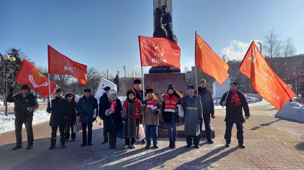 Калужские коммунисты отметили День рождения Советской Армии и Военно-Морского Флота