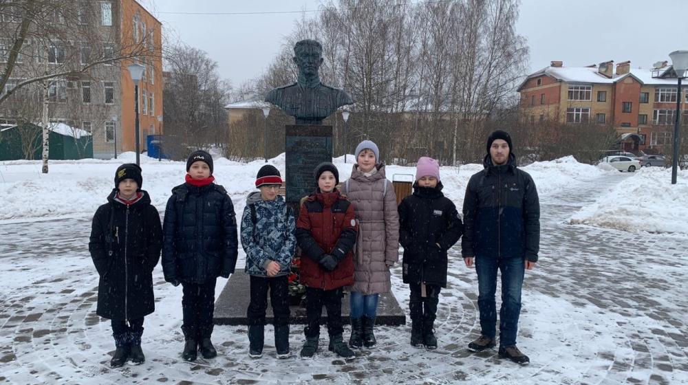 В Великом Новгороде почтили память легендарного героя Сталинградской битвы Якова Павлова
