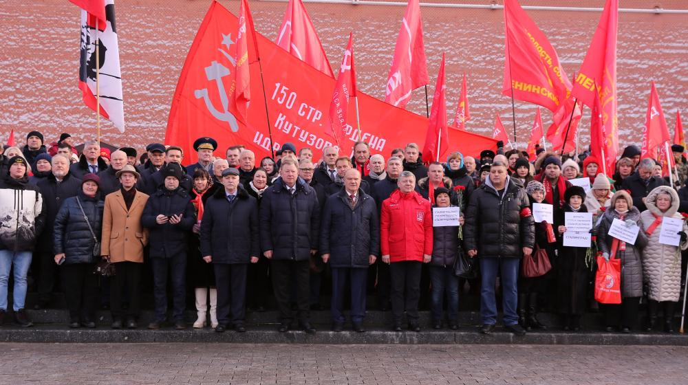 Под Красным Знаменем Сталинграда – к новым победам!