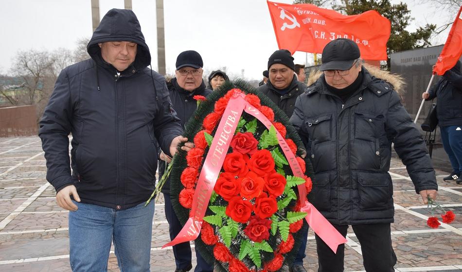 Коммунисты Калмыкии отмечают День защитника Отечества