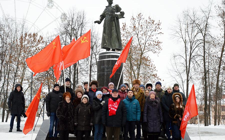 Ивановские коммунисты отметили день рождения Михаила Васильевича Фрунзе