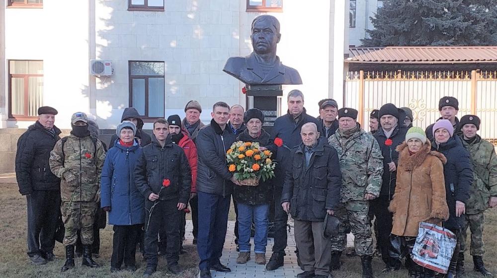 Луганские коммунисты почтили память первого главы ЛНР, члена КПРФ Валерия Болотова
