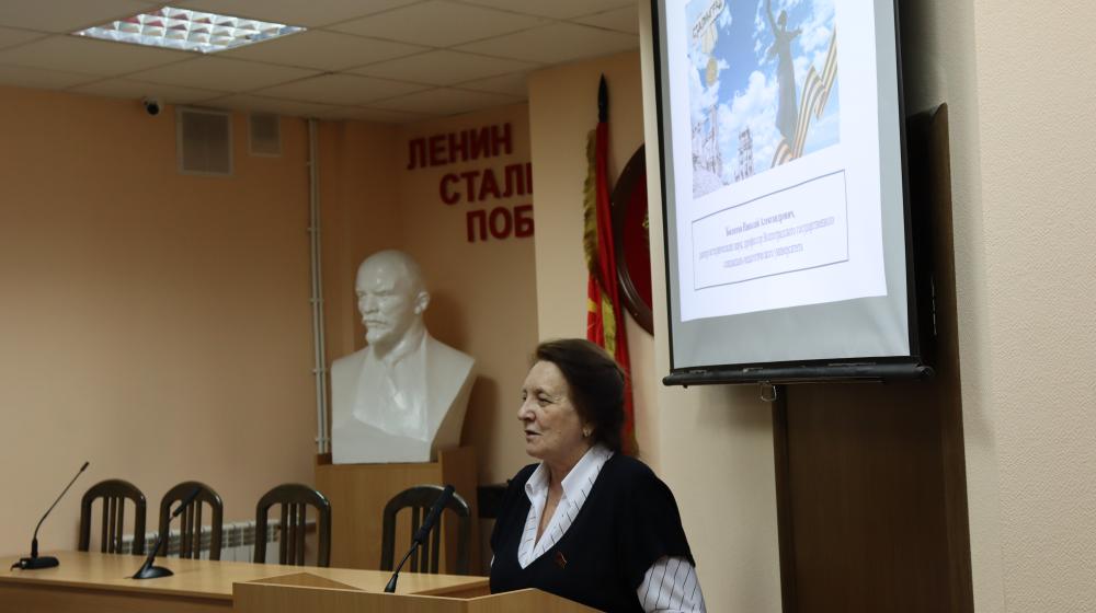 В Сталинградском обкоме прошло политзанятие, посвященное возрождению города-героя Сталинграда