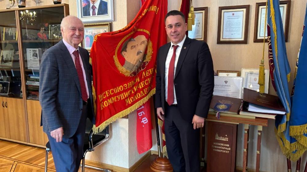 Сенатор Айрат Гибатдинов посетил Московский гуманитарный университет