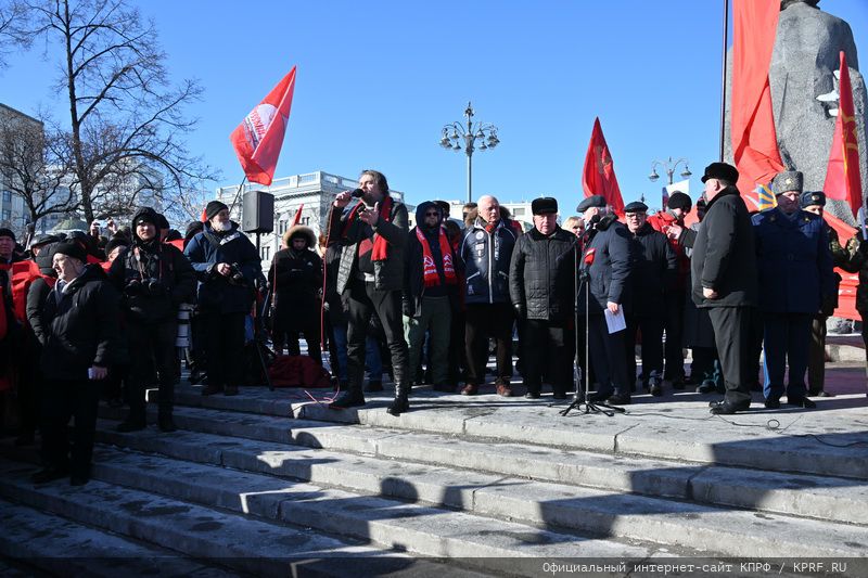 Встреча депутатов КПРФ с избирателями, патриотический митинг и возложение венков и цветов к Могиле Неизвестного Солдата у Кремлевской стены