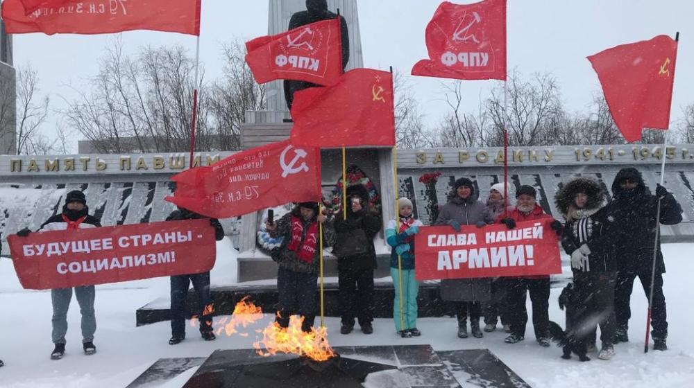 Ямальские коммунисты отпраздновали День Советской Армии и Военно-Морского Флота
