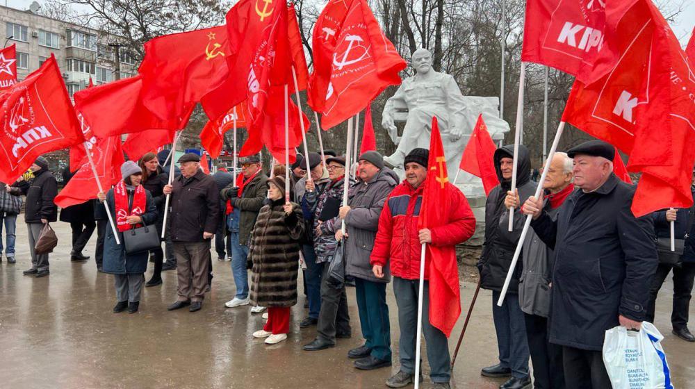 В Крыму прошел митинг, посвященный 30-летию возрождения Компартии