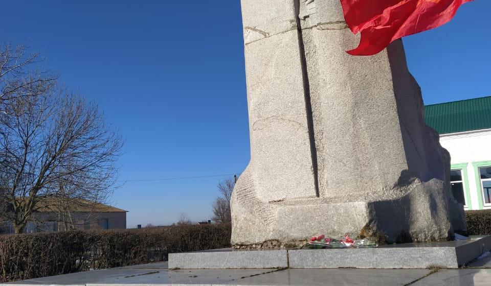 Как запорожские коммунисты восстановили памятник Чапаеву