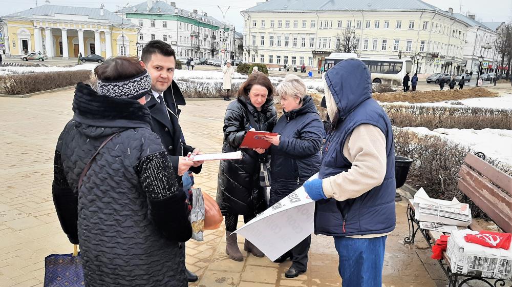 Костромские коммунисты провели уличную акцию в защиту городского электротранспорта