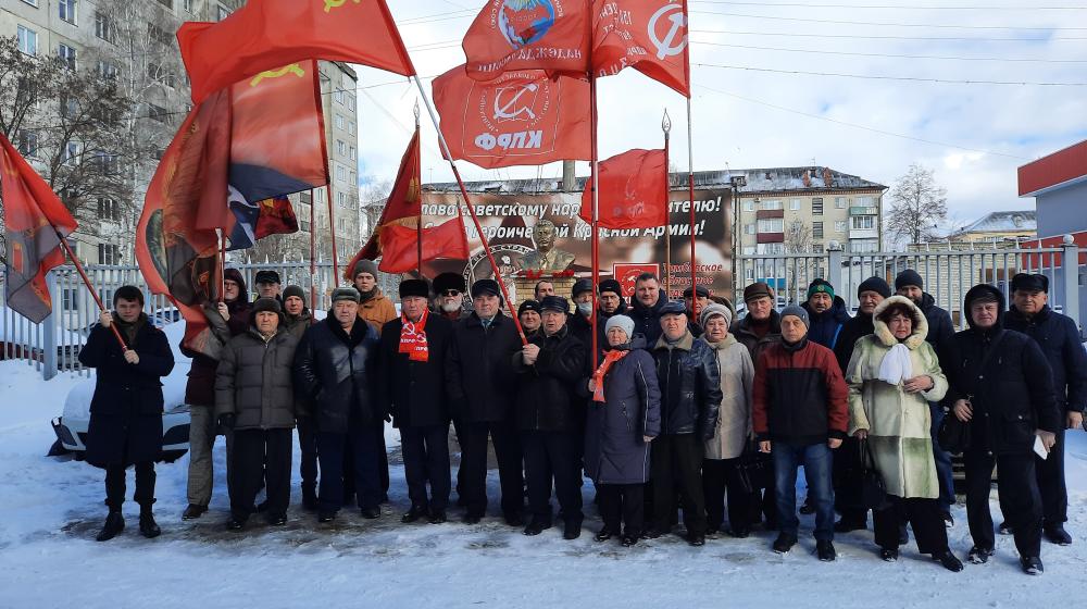 Коммунисты Тамбова почтили память И.В. Сталина